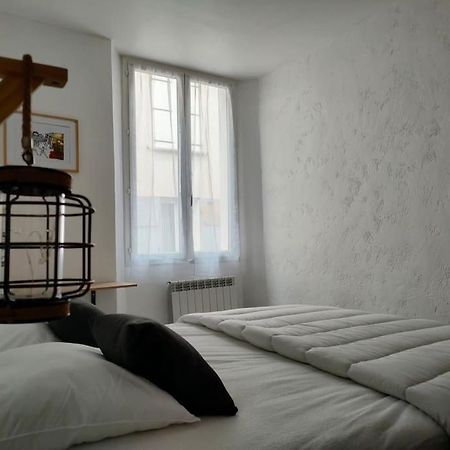 Appartement Au Coeur Du Village Sisteron Exteriör bild