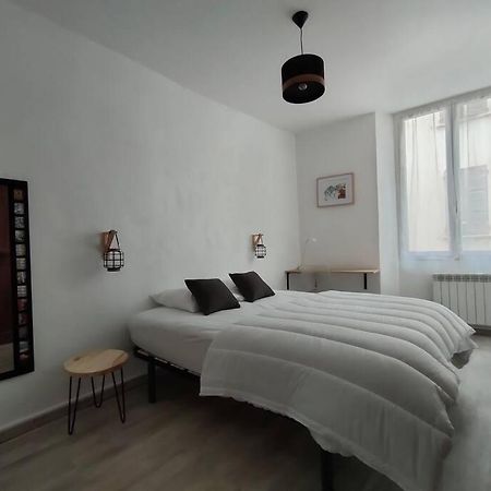 Appartement Au Coeur Du Village Sisteron Exteriör bild