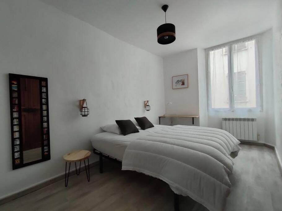 Appartement Au Coeur Du Village Sisteron Exteriör bild